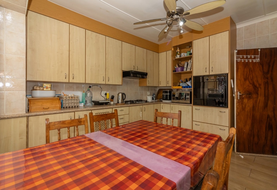 6 Bedroom Property for Sale in Morewag Free State